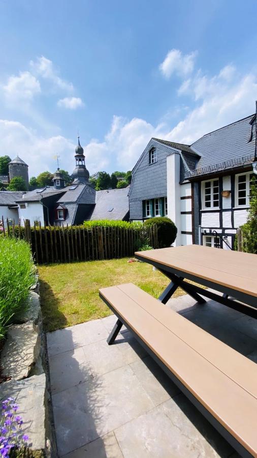 Holiday House Burgblick2 With Garden - Vosproperties Monschau Exterior photo